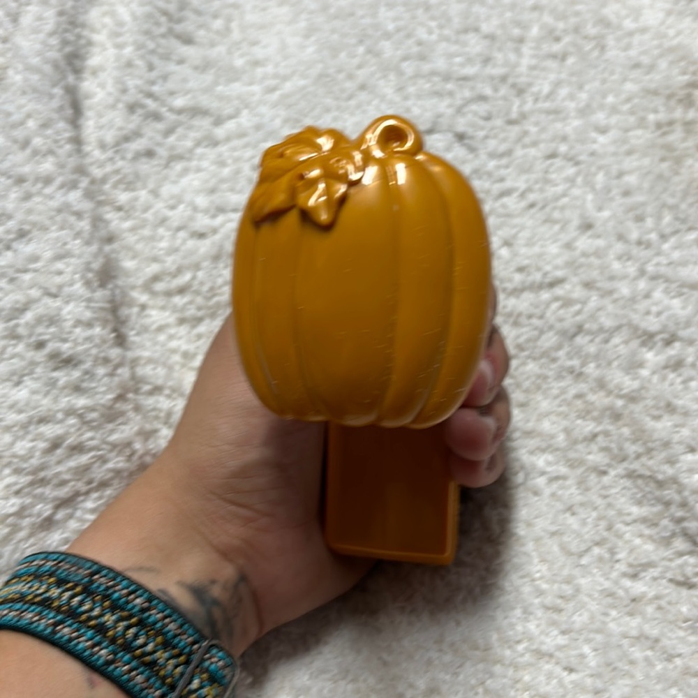 PUMPKIN BATH AND BODY PLUG IN
